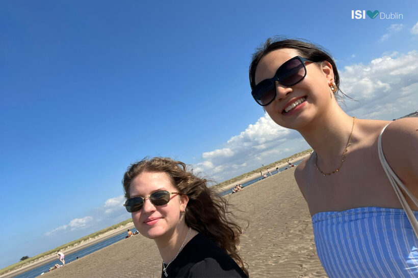 Paula Tschense and Yichan Sun out for a walk on the beach