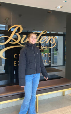 Clara Borras alla fabbrica di cioccolato Butlers