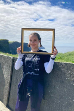 Carolina Mann nos penhascos de Moher Carolina Mann nos penhascos de Moher