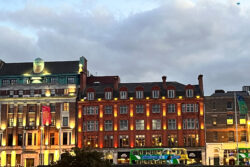 Dublinská ulice sdílená s Emanuelelem