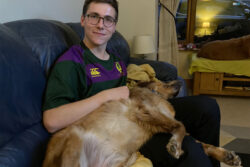 Leo Folgmann (5° anno a Sandford Park) a casa con il cane!